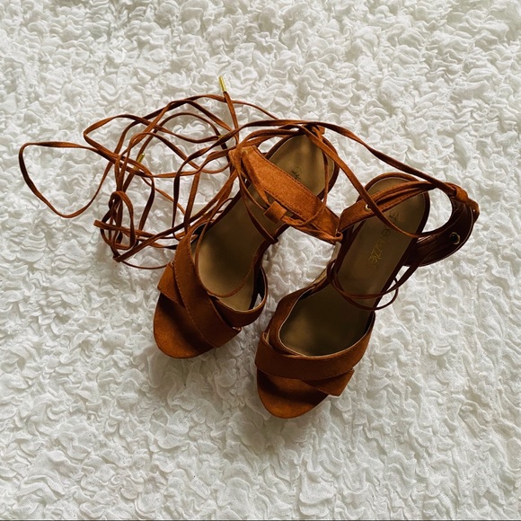 Sandals 5.5 - Picture 2 of 3